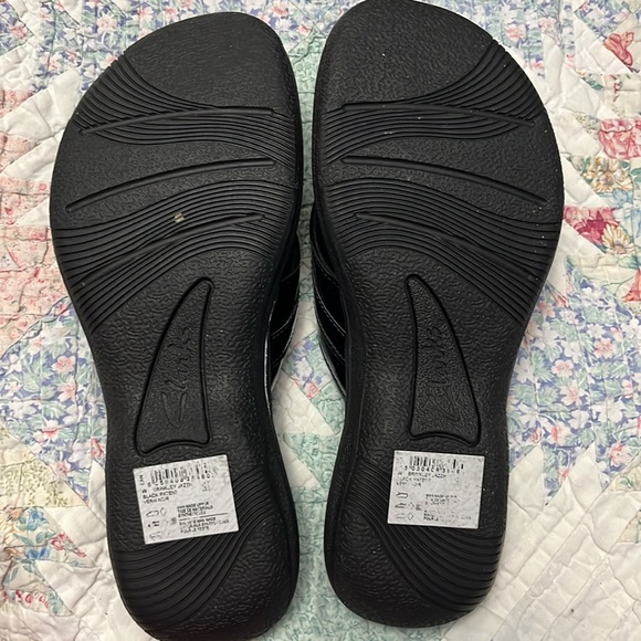 NEW Clark’s cloudsteppers size 6 BNWOB NEW. Adjustable strap - Picture 2 of 6